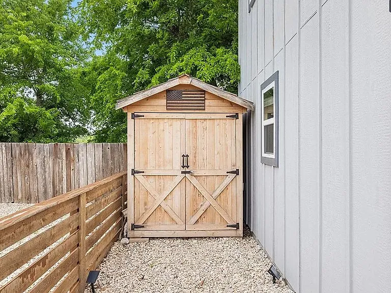 506 Burleson Blvd — Photo 18