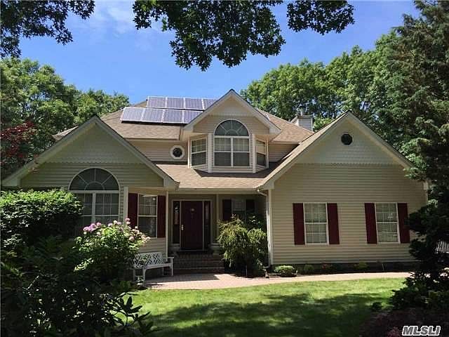 1st image of 10 Stacy Dr