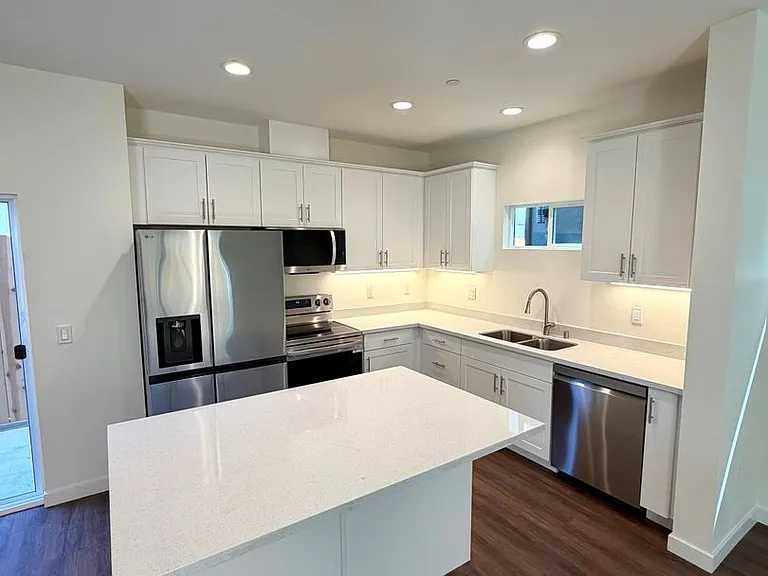 UT4147 — Photo 2
