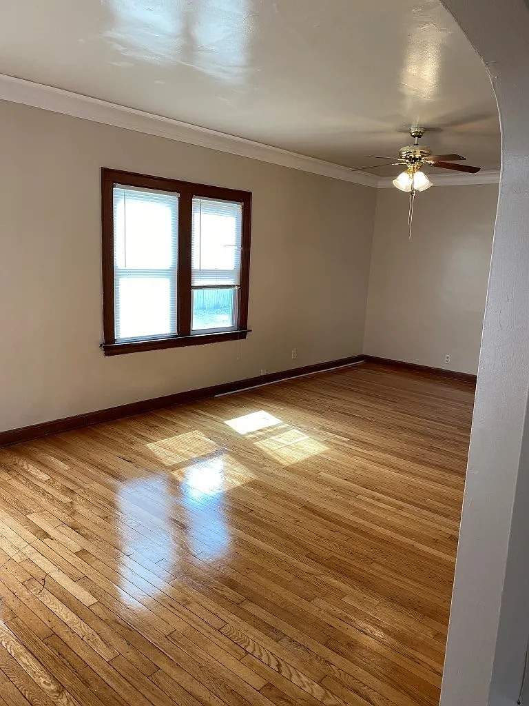 6 bed, 2500 sqft, $3,000 — Photo 3
