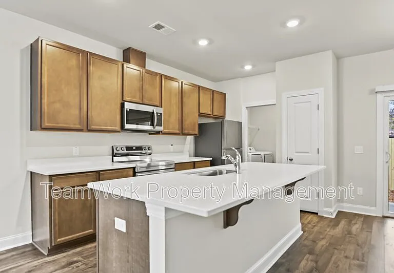 101 Langley Dr #B — Photo 4
