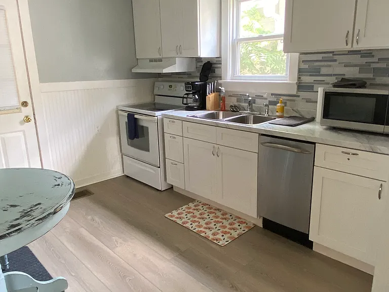 172 E Francis Ave — Photo 4