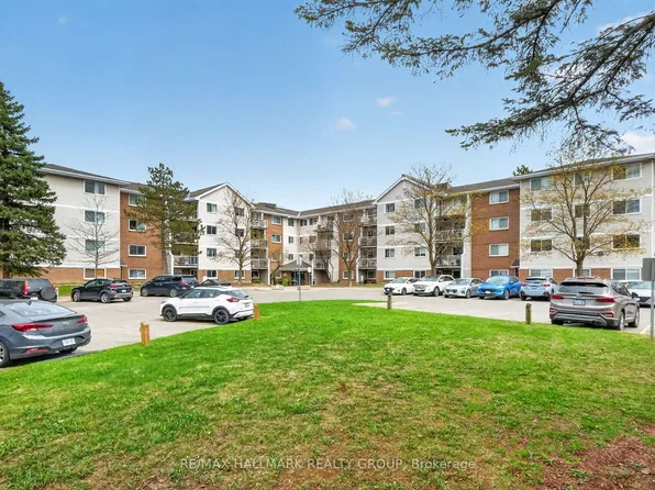 280 Brittany Dr #102, Ottawa, ON K1K 4M4