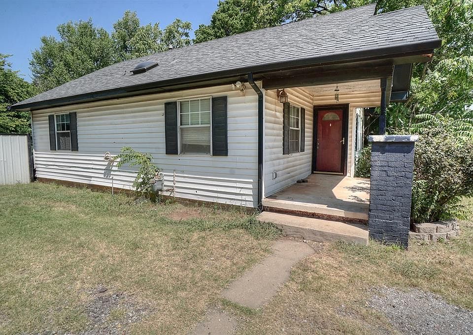 1st image of 121 N Classen Ave