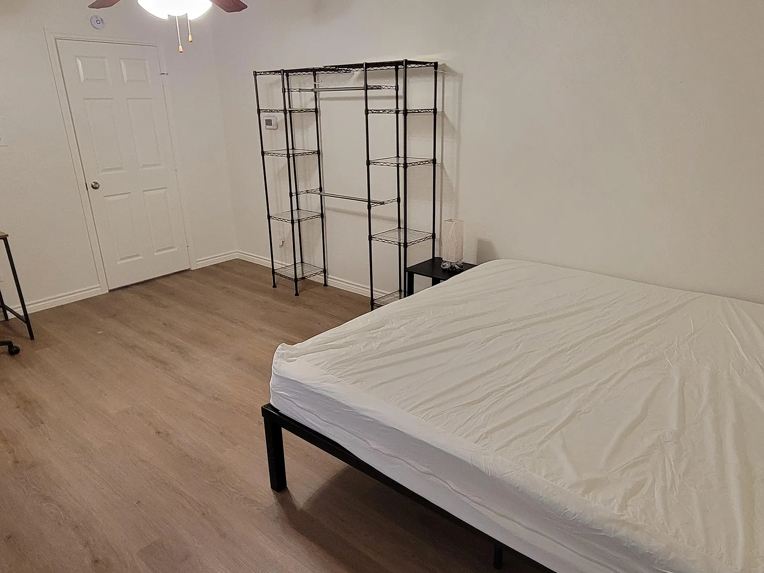 4 bed, 2.0 bath, 2051 sqft, $871 — Photo 2