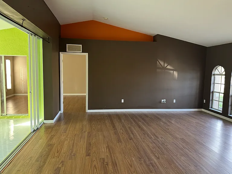 3129 Oceanside St — Photo 9