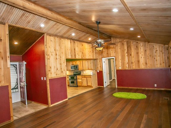3rd image of 250 Lakeside Pl