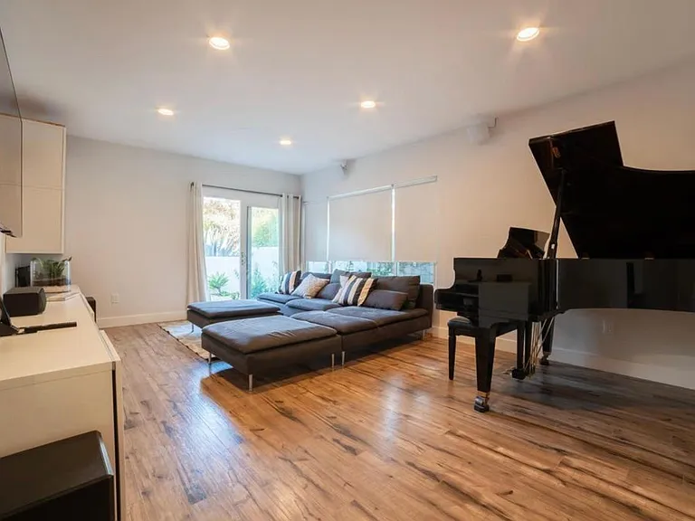 1530 Marine Ave — Photo 8