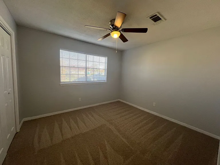 405 Schubert Dr #C — Photo 9