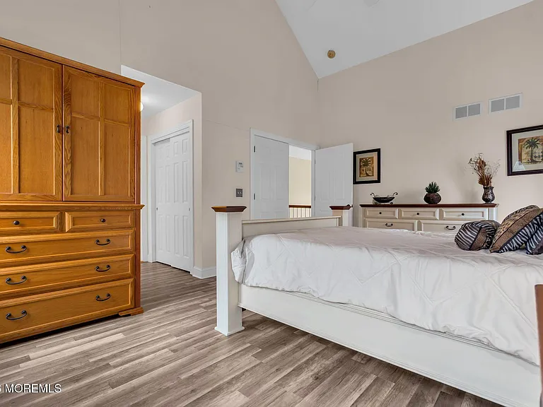 107 Shenandoah Blvd — Photo 17