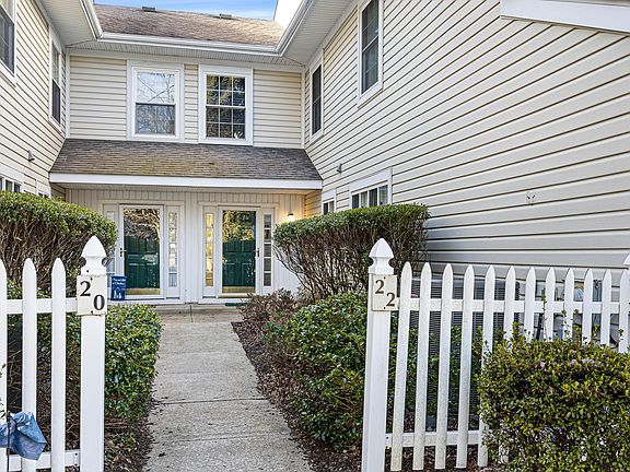 22 Ashley Ct private entrance