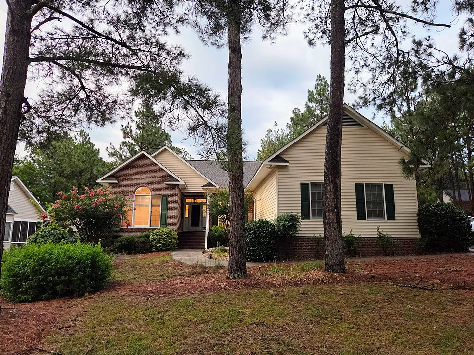 220 Spring Lake Dr