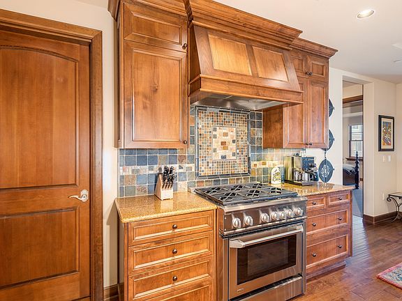 5th image of 363 SW Bluff Dr Unit 306