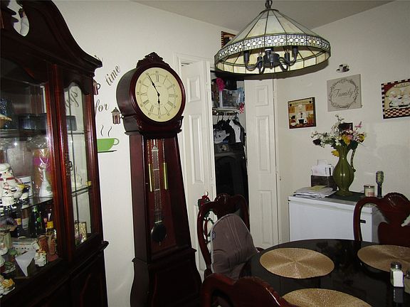 5th image of 109 E Drane Ave