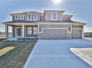 10320 N Corrington Ave, Kansas City, MO 64156