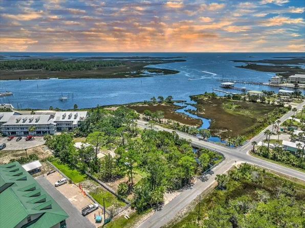 8 2nd St NW, Perry, FL 32359
