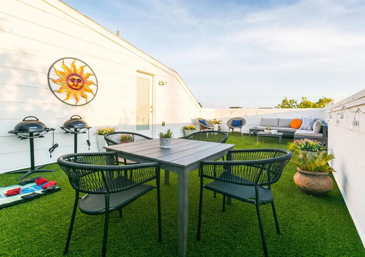 Montrose Stay: 7 Rooms, 7 Baths & Rooftop Lounge — Photo 4