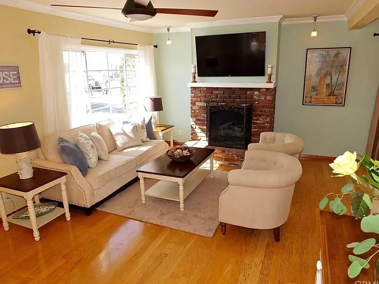 130 Covina Ave — Photo 8