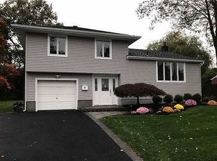 5 Gainsville Dr, Plainview, NY 11803