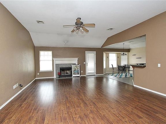 5th image of 120 Parkcrest Ct