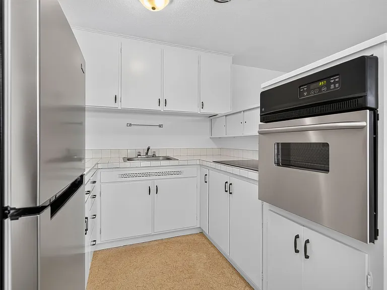 Shore View Apartments — Photo 13