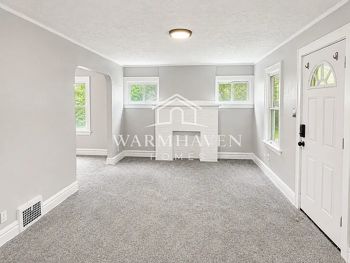 3 bed, 1.0 bath, 1056 sqft, $1,345 — Photo 2