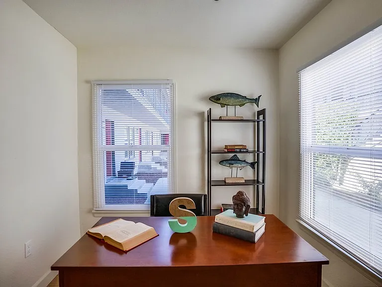 2466 Cedar Ave — Photo 11