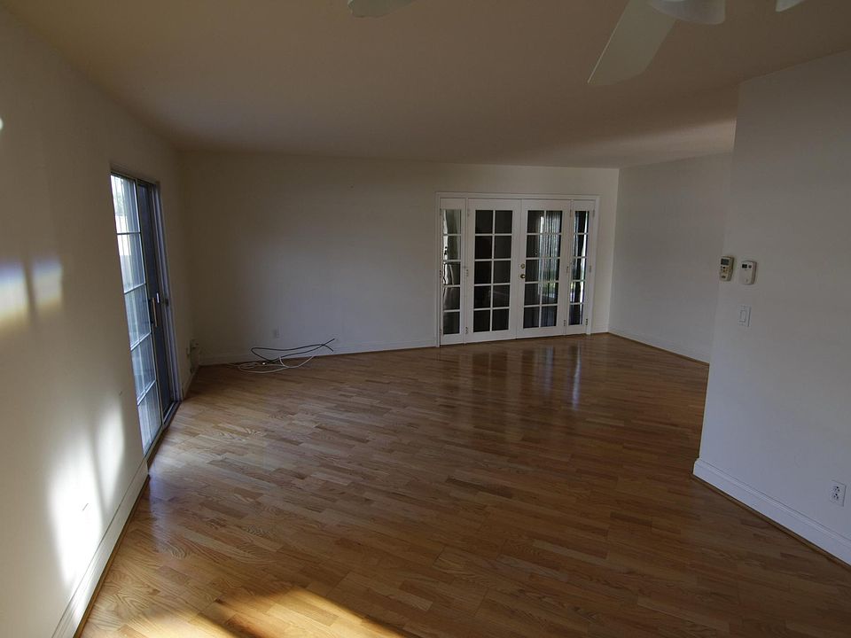 2nd image of 16382 Oakmont Ln