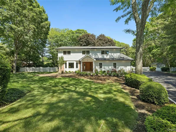 6 Washington Avenue, Dix Hills, NY 11746