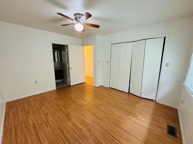 323 Shenandoah Cir — Photo 7