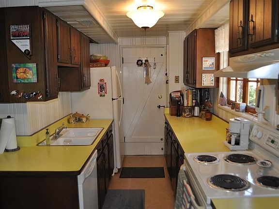 3rd image of 5327 N Lake Blvd