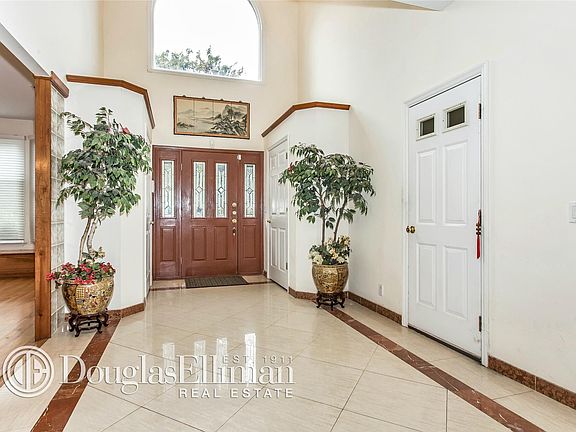 3rd image of 100 Lafayette Pl