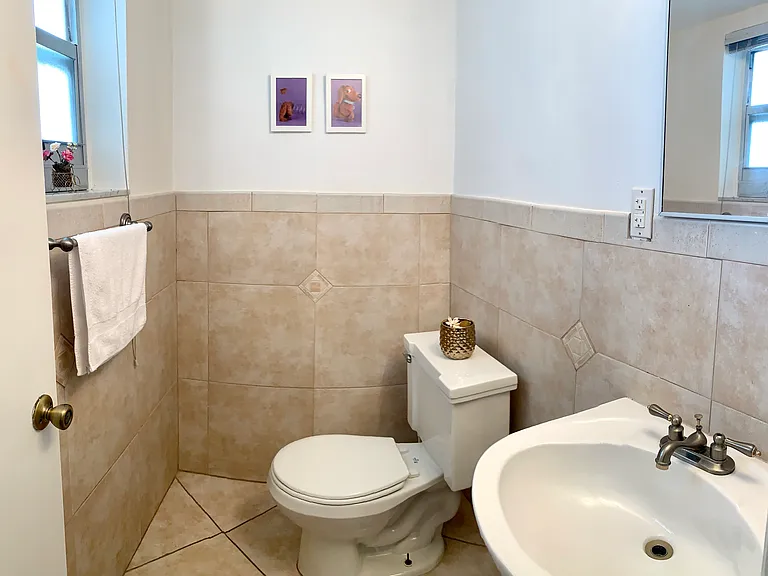 1/2 Bath