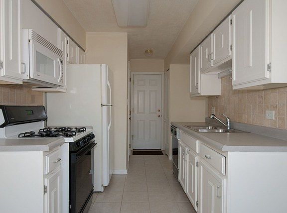 3rd image of 471 Harrison Ct #471