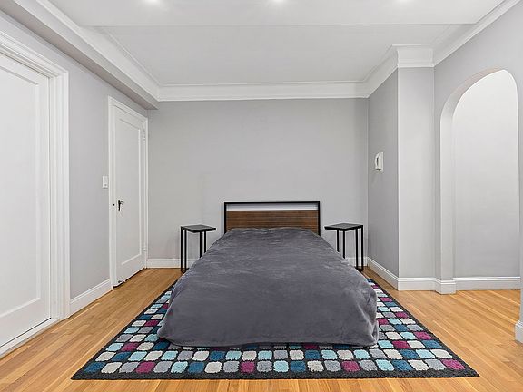 3rd image of 227 E 57th St APT 5A