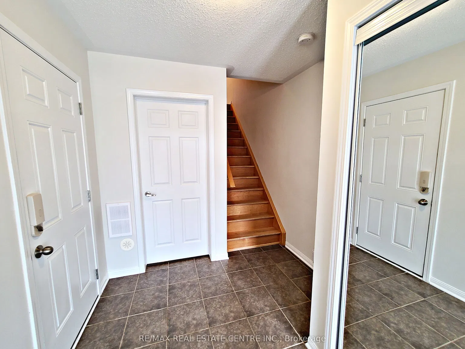 2 bed, $2,800 — Photo 2