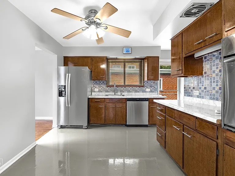 415 E Atwater Ave — Photo 16