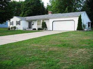 407 Hilltop Dr, Angola, IN 46703