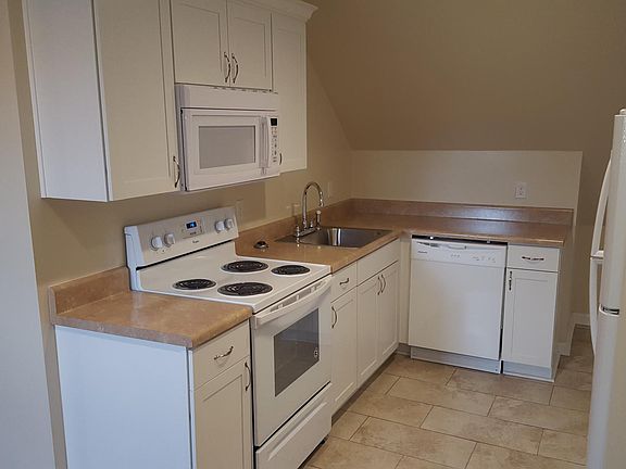 Kitchen - tile floor