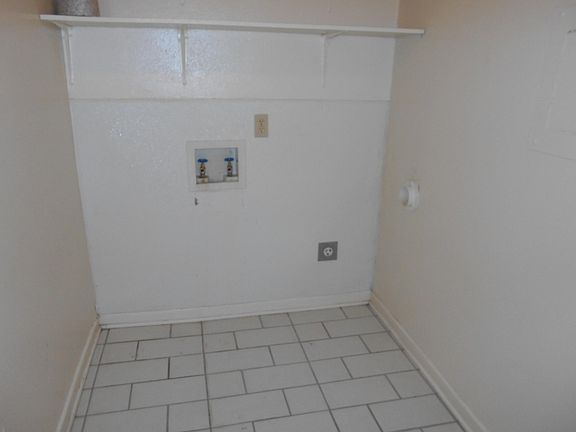 5th image of 2421 22nd Pl APT B