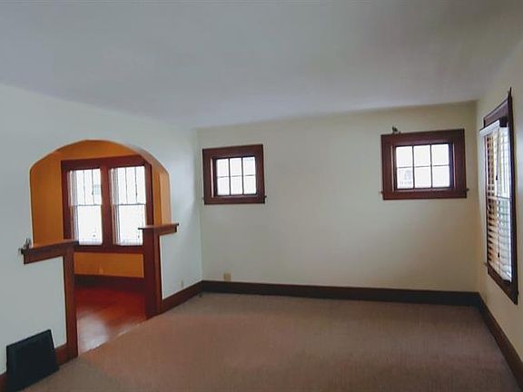5th image of 330 Eastern Heights Blvd