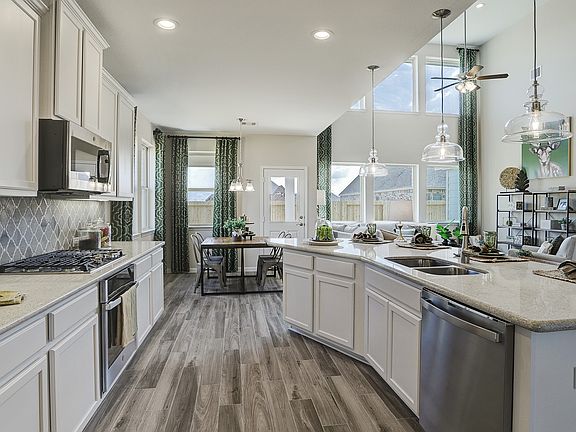 Plenty of counterspace in kitchen