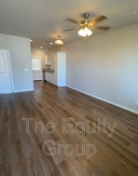 505 S Summit St #102 — Photo 3