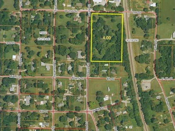 210 Laurel St, Pleasanton, KS 66075