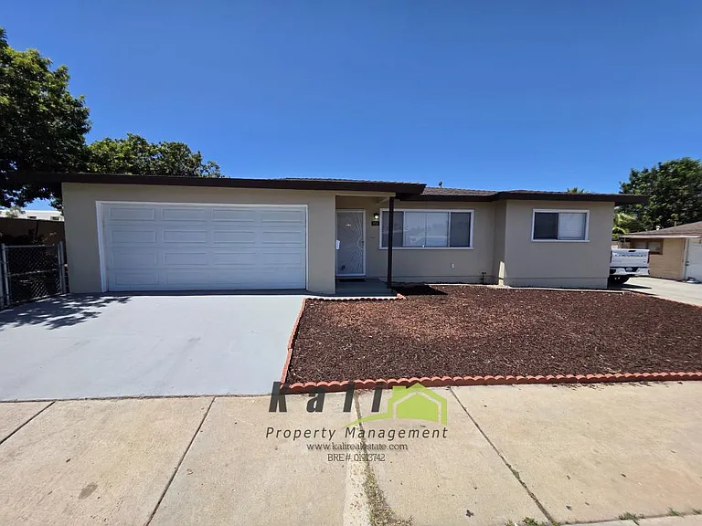 910 Saturn Blvd — Photo 1
