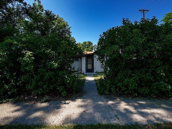 3rd image of 390 N 8th Ave