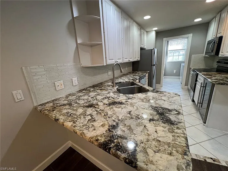 5365 Cove Cir #125 — Photo 6