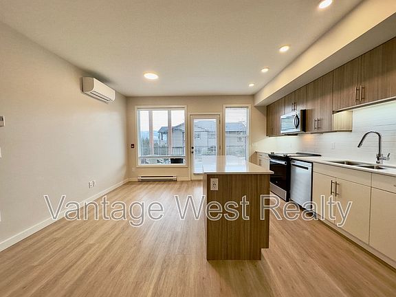 2nd image of 685 Boynton Pl #86