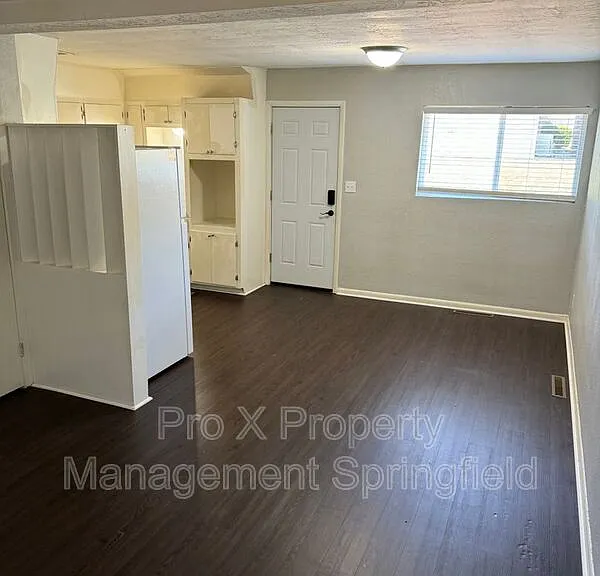 2943 E University St #10 — Photo 3