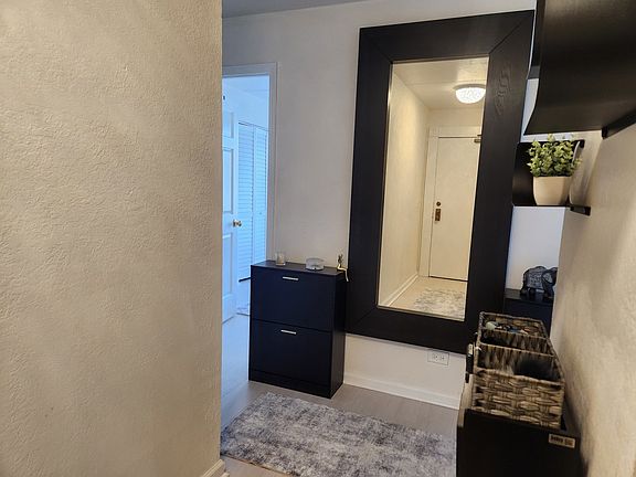 4th image of 1 Renaissance Pl Unit 816